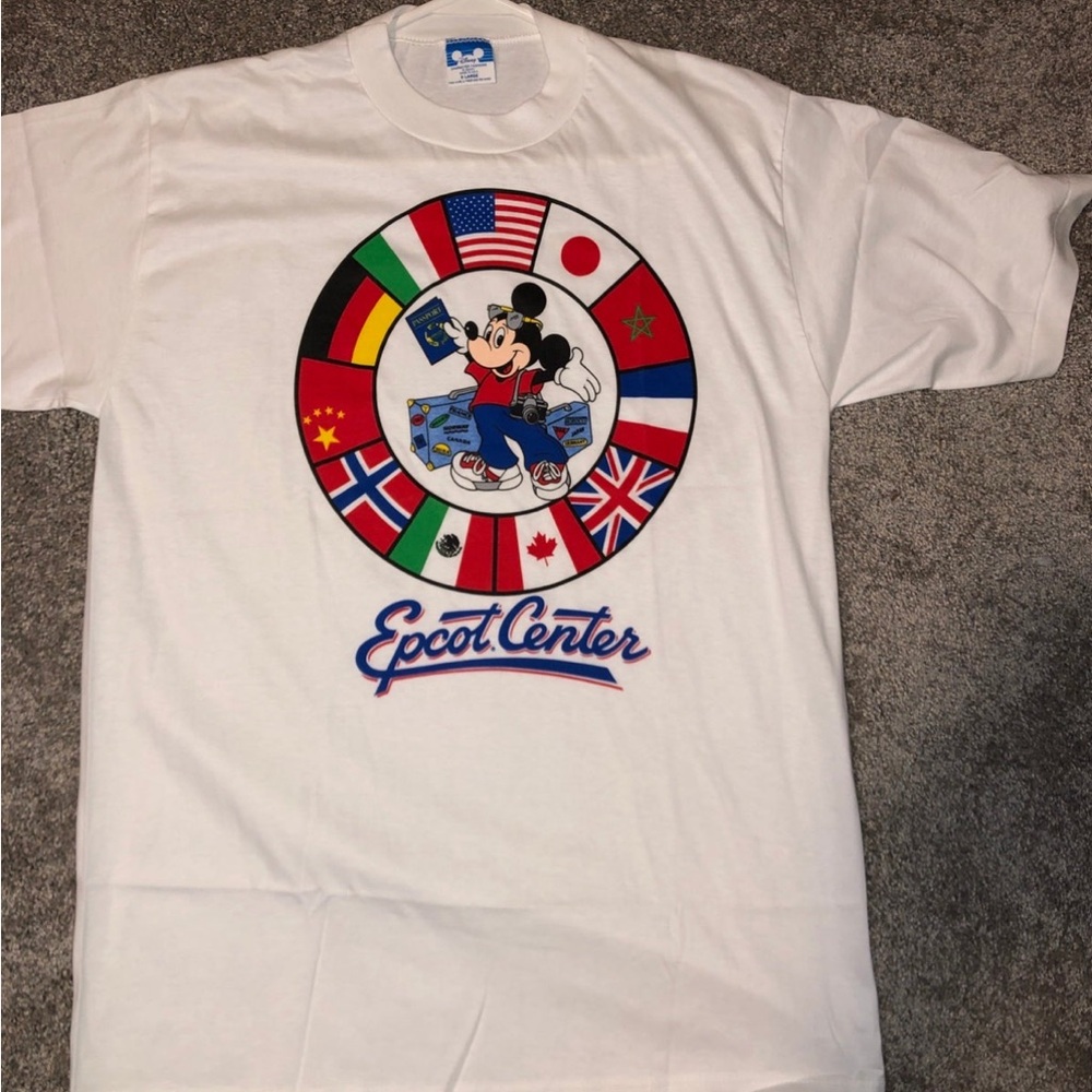 Vintage single stitich Disney Epcot Mickey Mouse passport shirt - Size XL